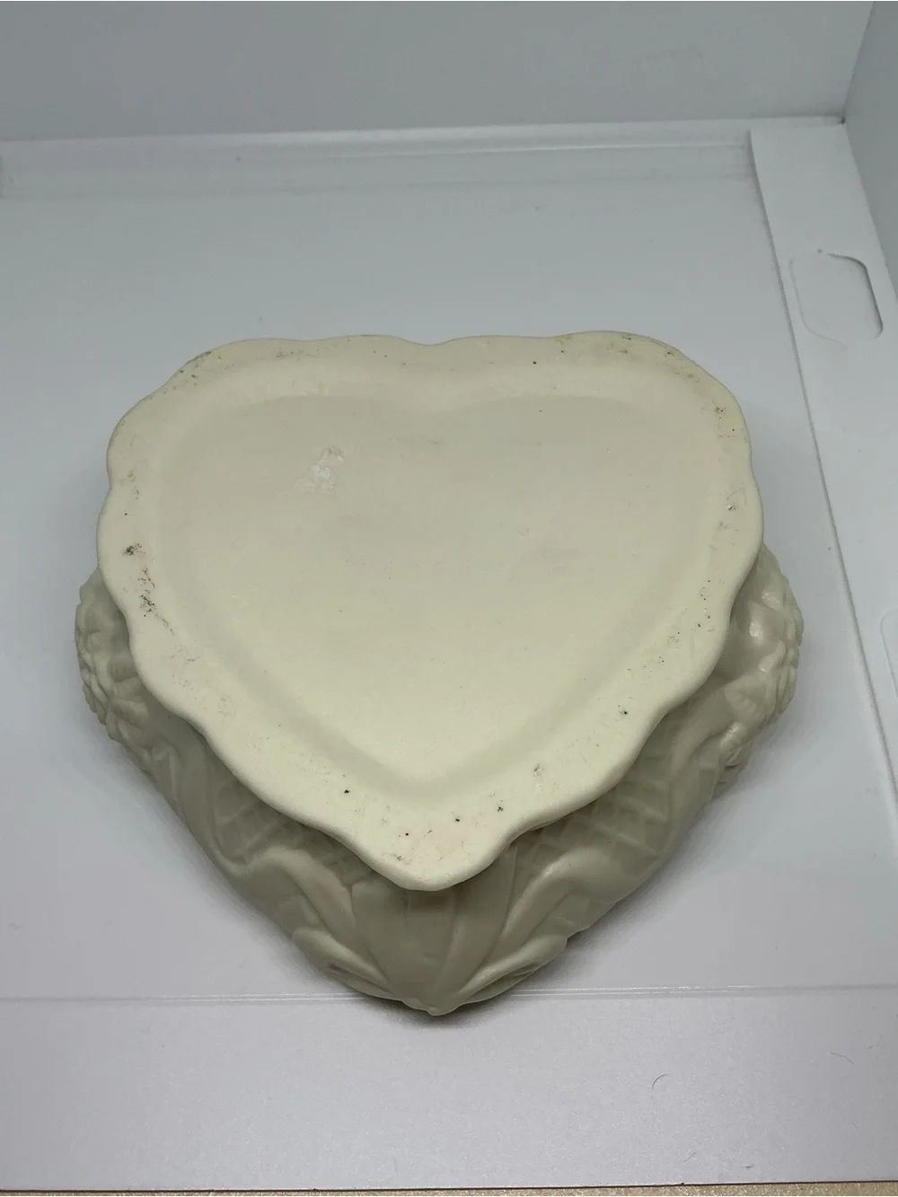 Ivory Ceramic Heart-Shaped Trinket Box Embossed Roses, Bow & Lattice Relief
